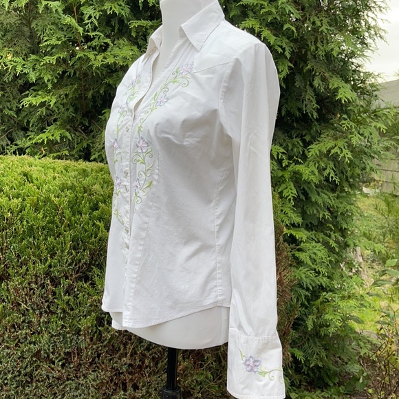 Roper Western Style White Blouse with Flowery Embroidery - Picture 4 of 9